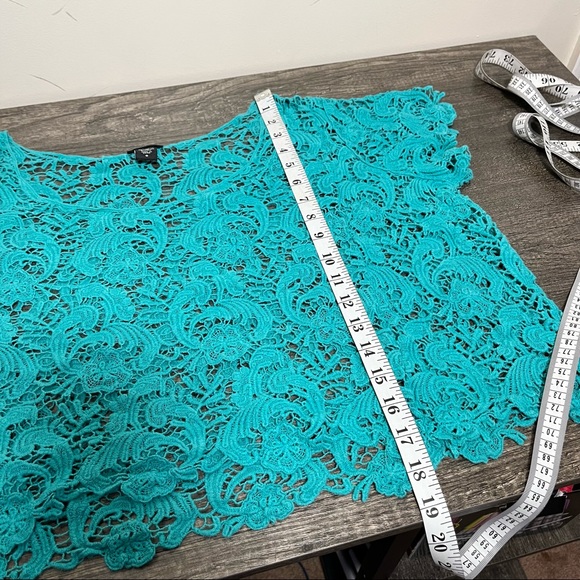 🎉HP🎉 Torrid Turquoise Color Lace Crop Top, Size 0 - Picture 13 of 14